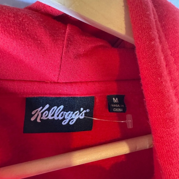 Red Cropped Cheez-It Hoodie Graphic Sweatshirt size Medium - Picture 7 of 8